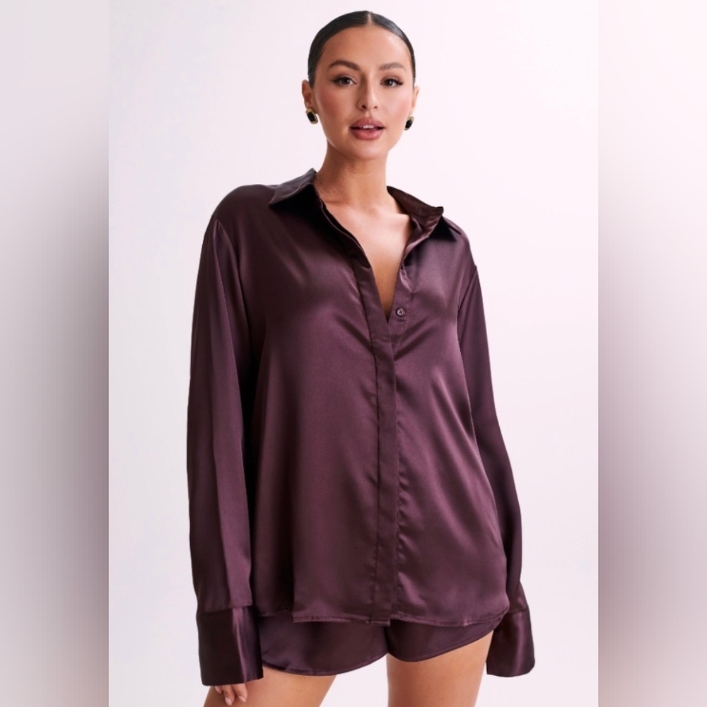 Elegant Satin Set with Matching Blouse, Shorts and Wide-Leg Pants in Deep Purple